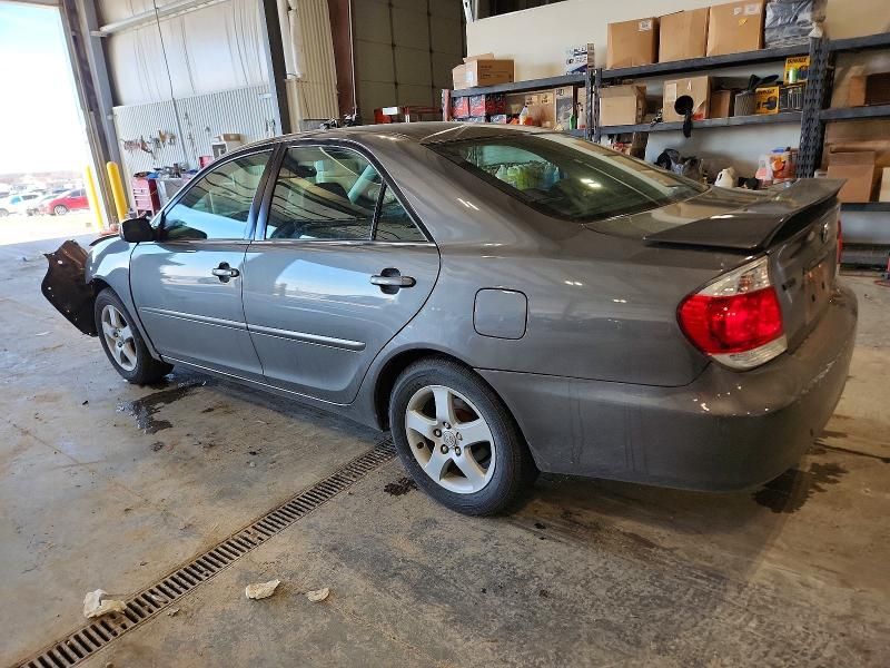 2005 Toyota Camry le