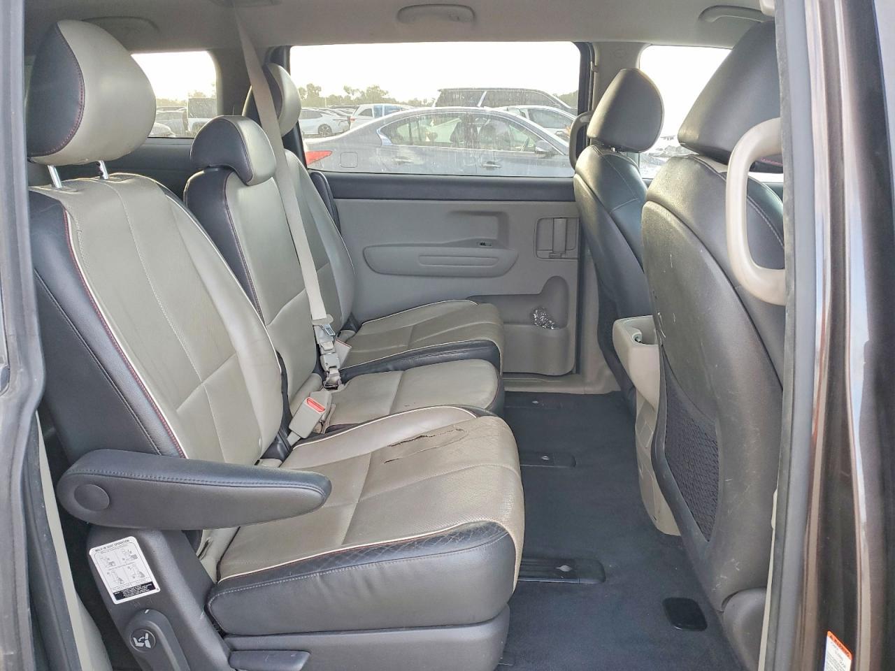 2016 KIA Sedona lx