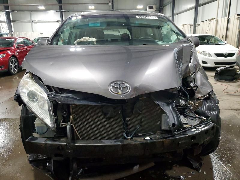 2016 Toyota Sienna le