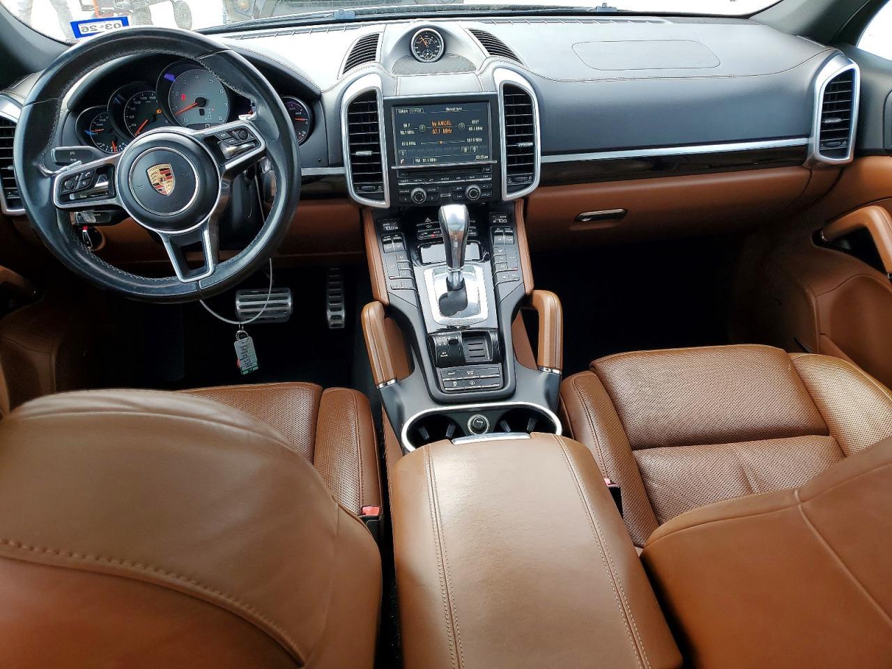 2016 Porsche Cayenne s