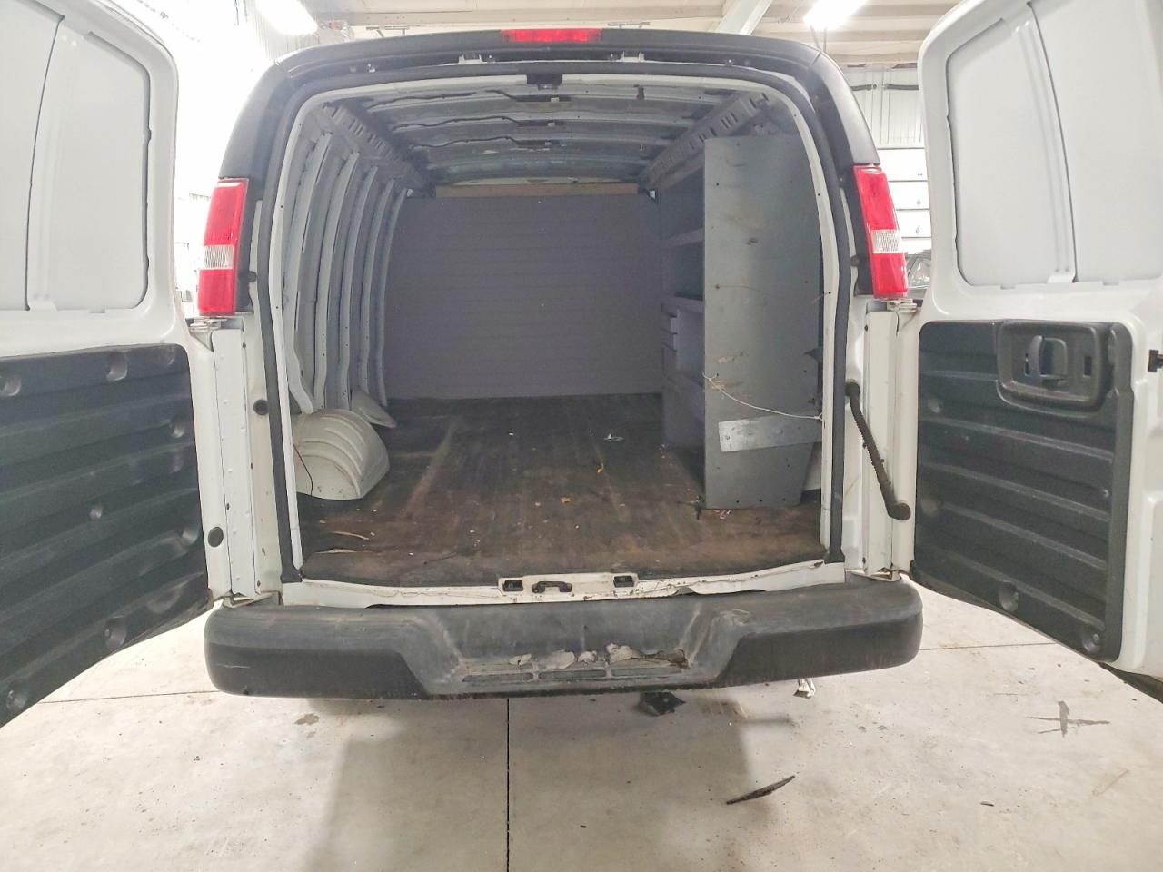 2016 Chevrolet Express G2500 Delivery Van