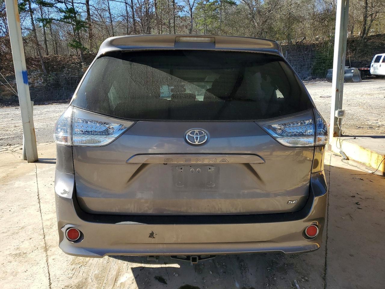 2016 Toyota Sienna se