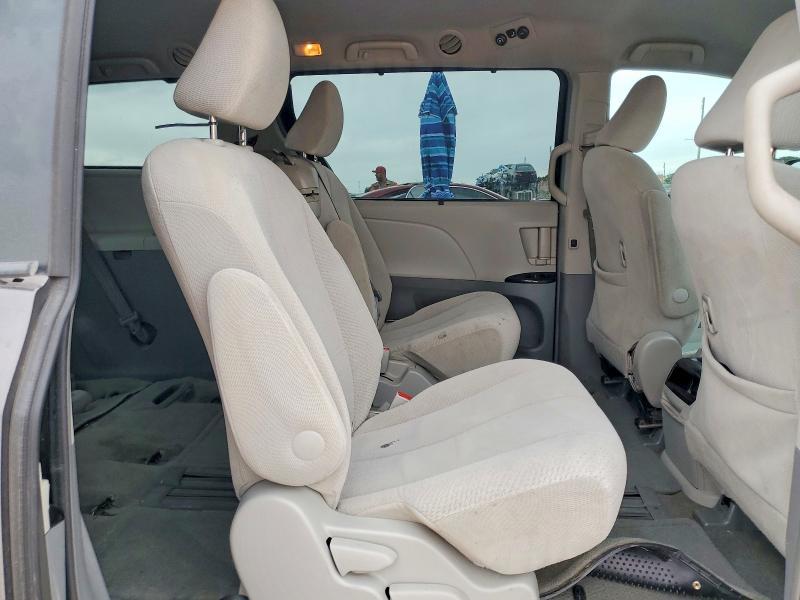 2012 Toyota Sienna le