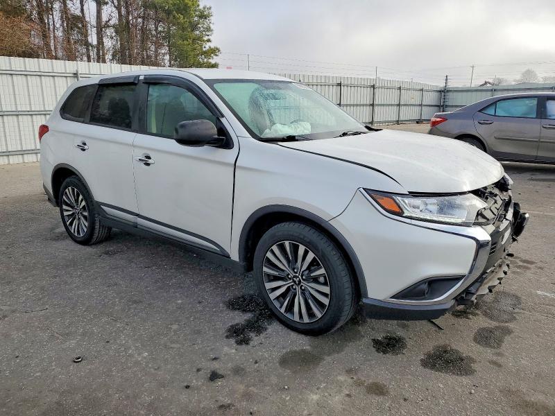 2020 Mitsubishi Outlander es
