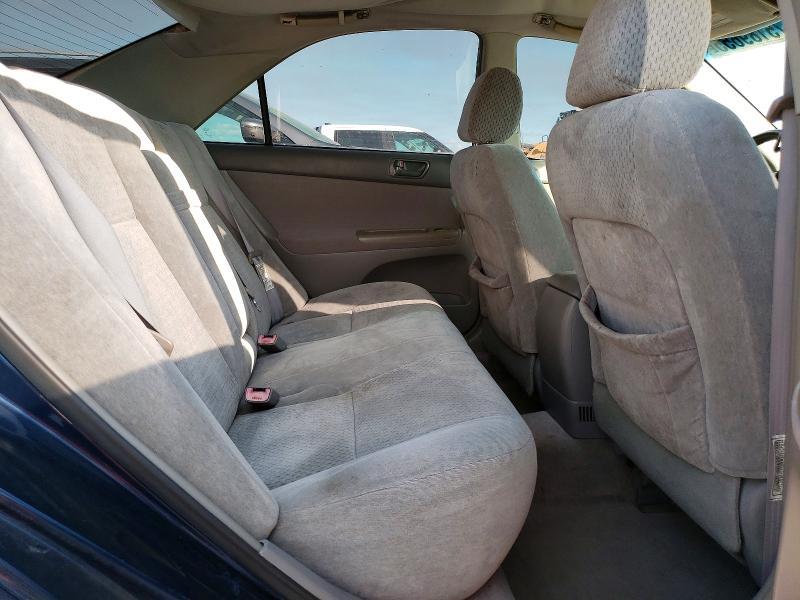 2004 Toyota Camry le