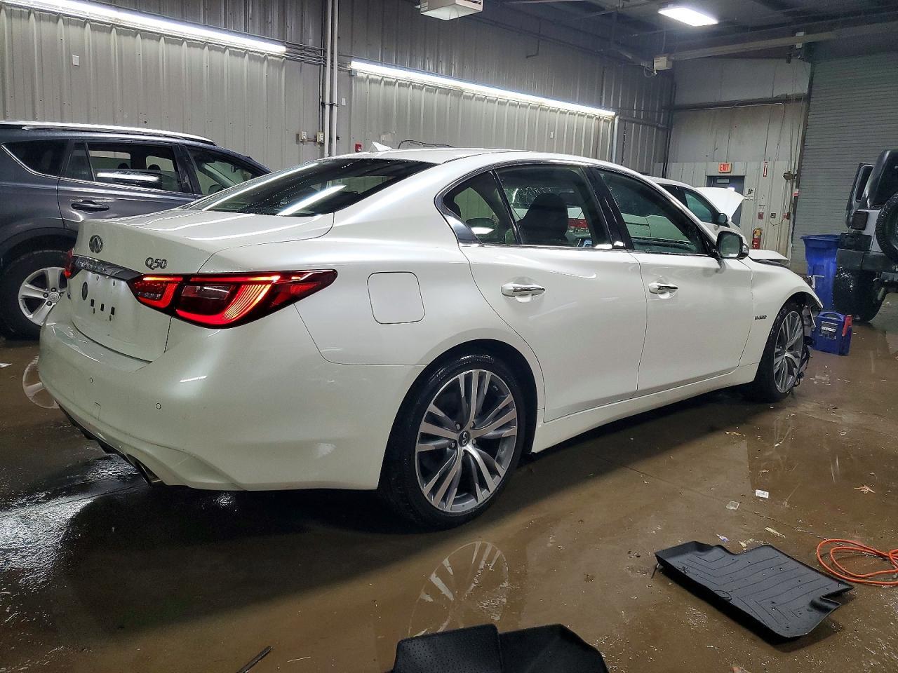 2018 Infiniti Q50 Hybrid Luxe