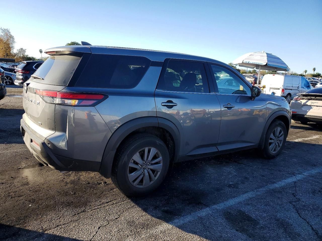 2025 Nissan Pathfinder s