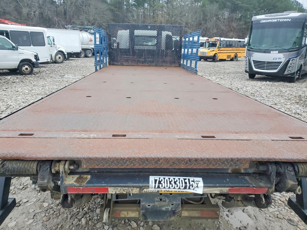 2015 Isuzu NRR Flatbed Truck