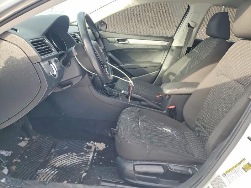 2016 Volkswagen Passat s