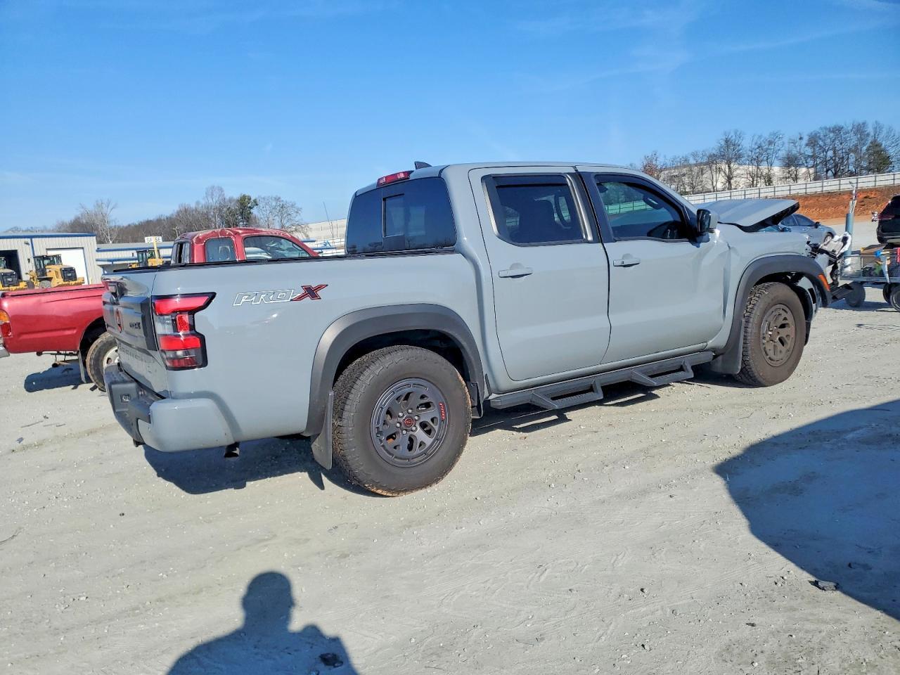 2025 Nissan Frontier s