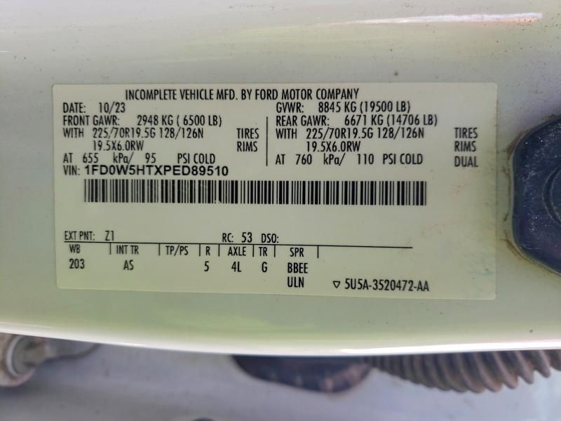 2023 Ford F550 Super Duty Flatbed Truck