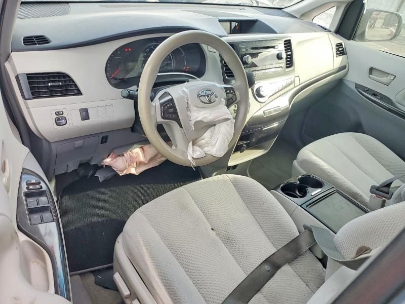 2014 Toyota Sienna le