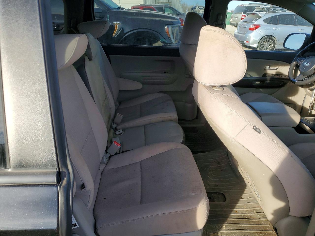 2016 KIA Sedona lx