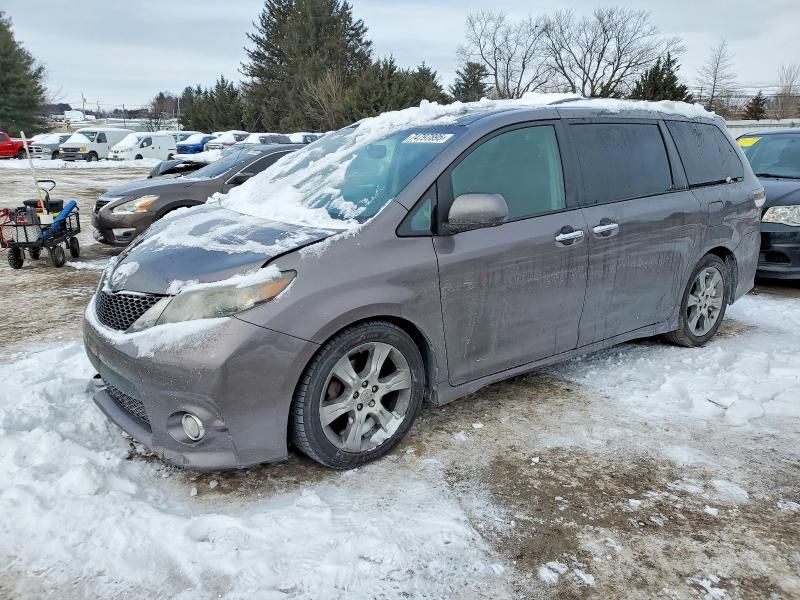2013 Toyota Sienna Sport