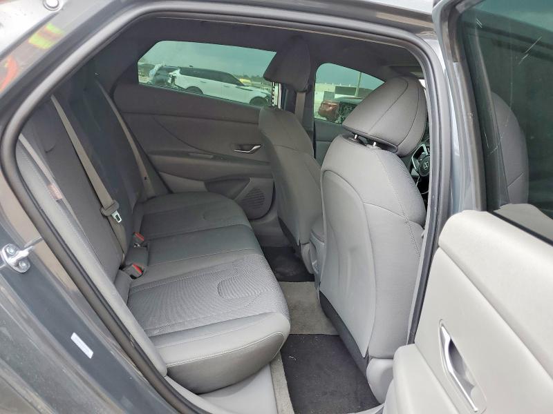 2025 Hyundai Elantra se