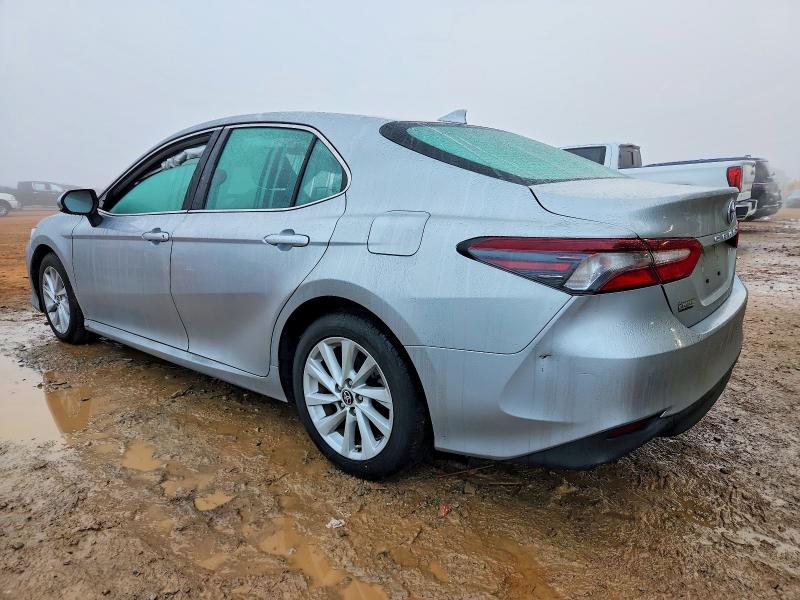 2021 Toyota Camry le