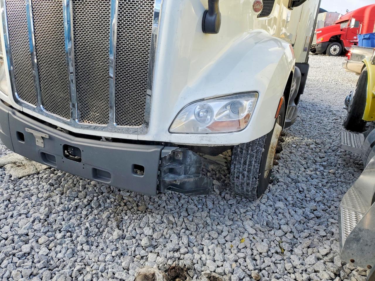 2018 Peterbilt 579 Semi Truck