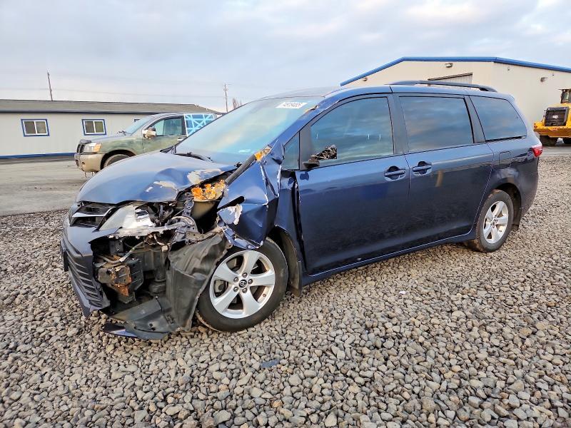 2019 Toyota Sienna le 8-passenger