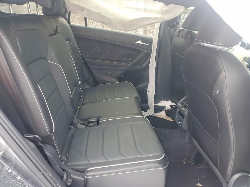 2024 Volkswagen Tiguan sel R-line Black