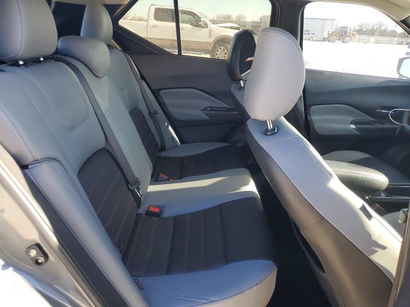 2022 Nissan Kicks sr