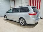 2019 Toyota Sienna le