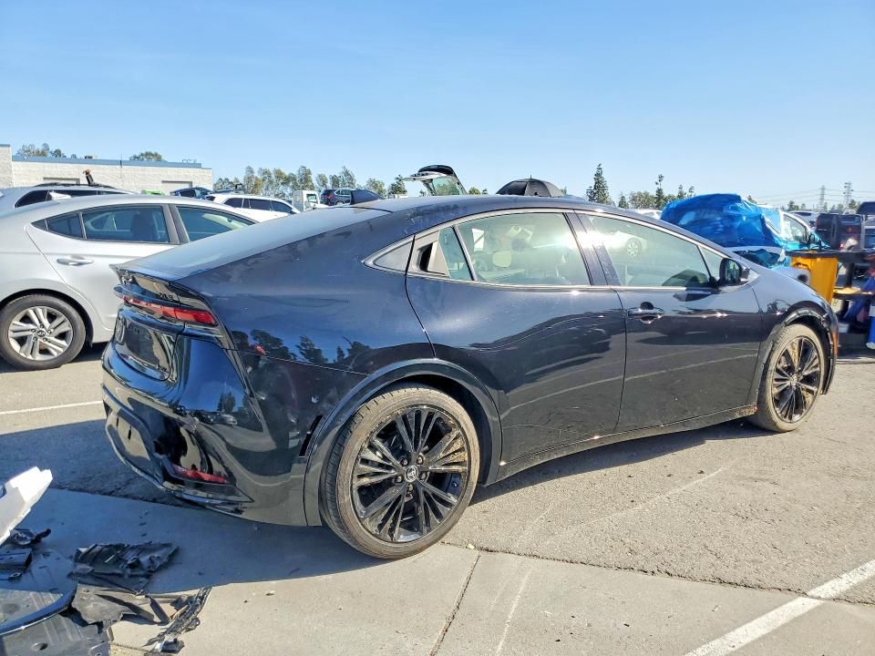 2025 Toyota Prius le