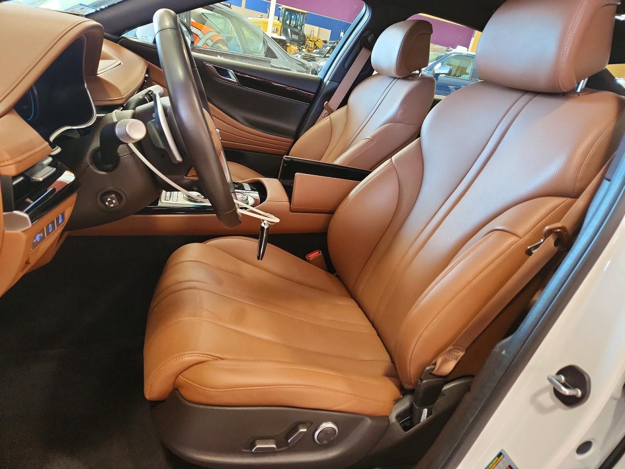 2023 Genesis G80 Base