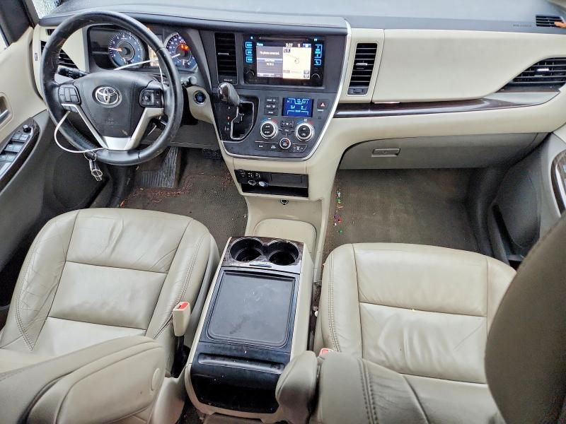 2017 Toyota Sienna xle