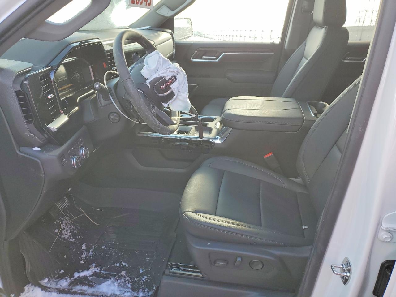 2026 GMC Sierra K1500 slt