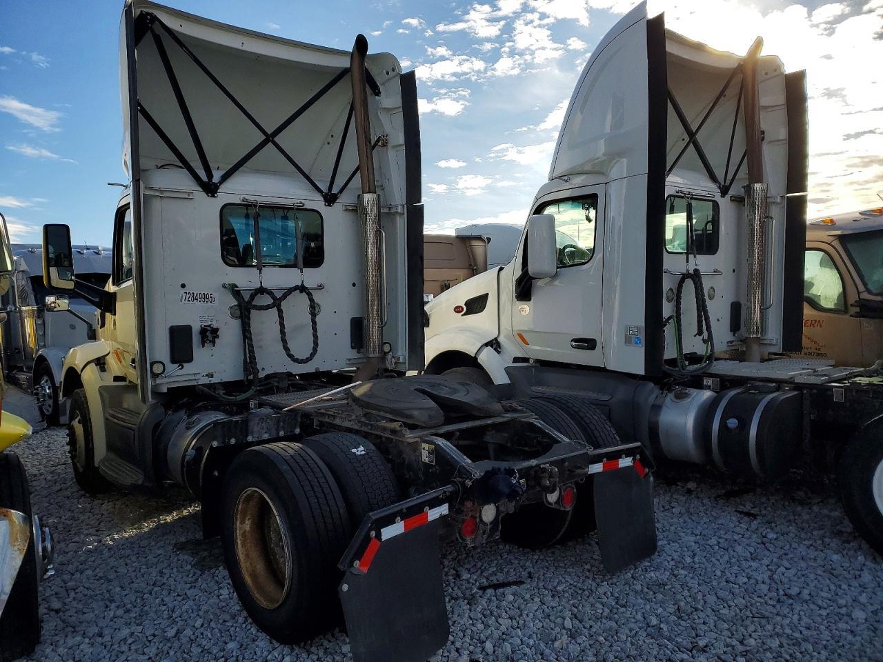 2018 Peterbilt 579 Semi Truck