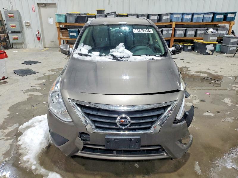 2017 Niss Versa s