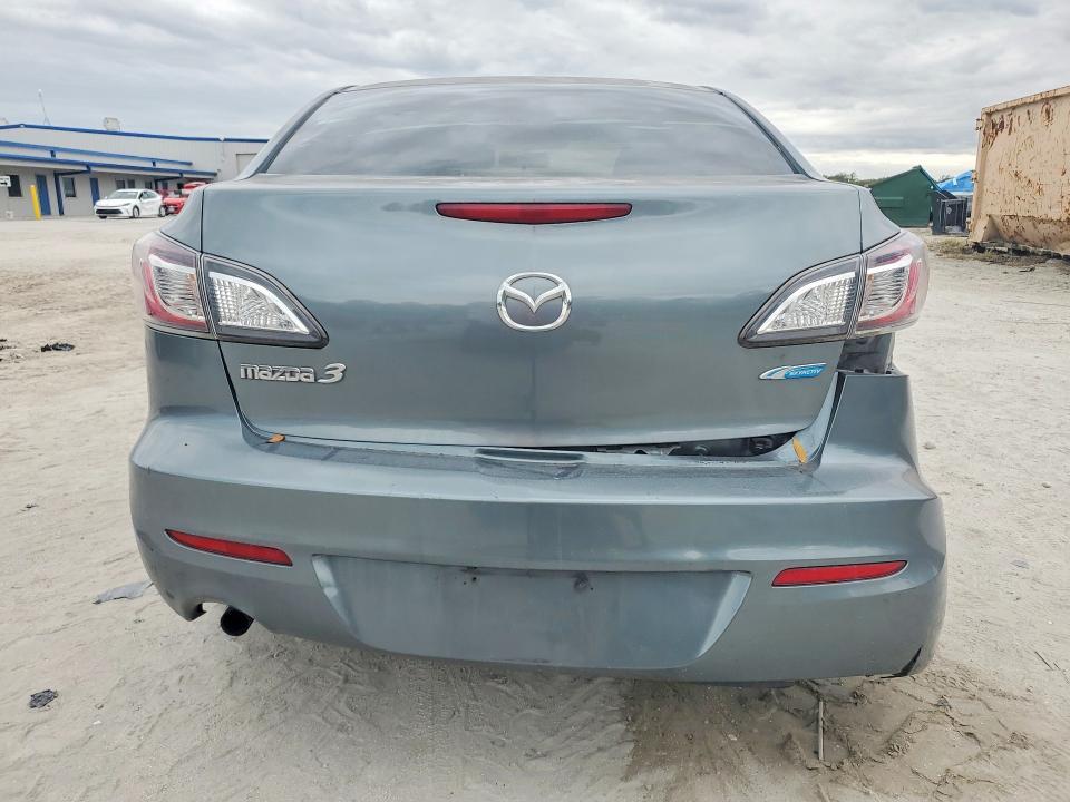 2013 Mazda 3 I