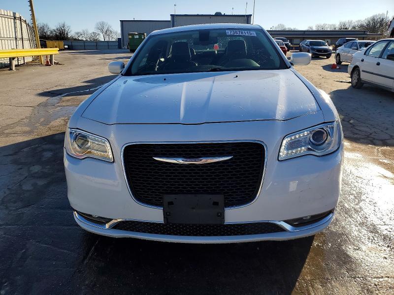 2016 Chrysler 300 Limited