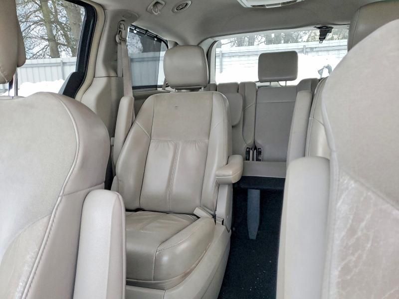 2011 Chrysler Town & Country Limited