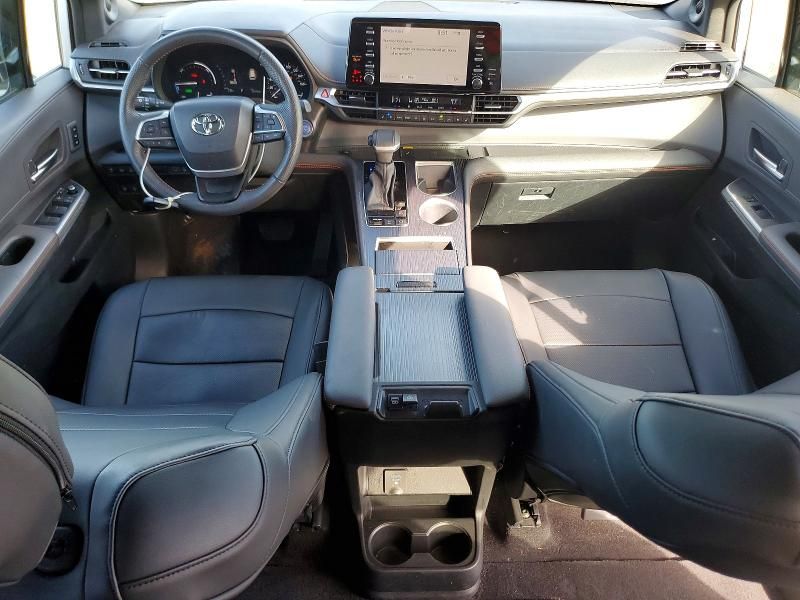 2024 Toyota Sienna xse