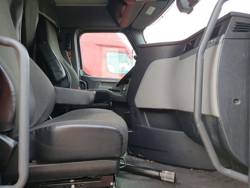 2020 Freigliner Cascadia 126