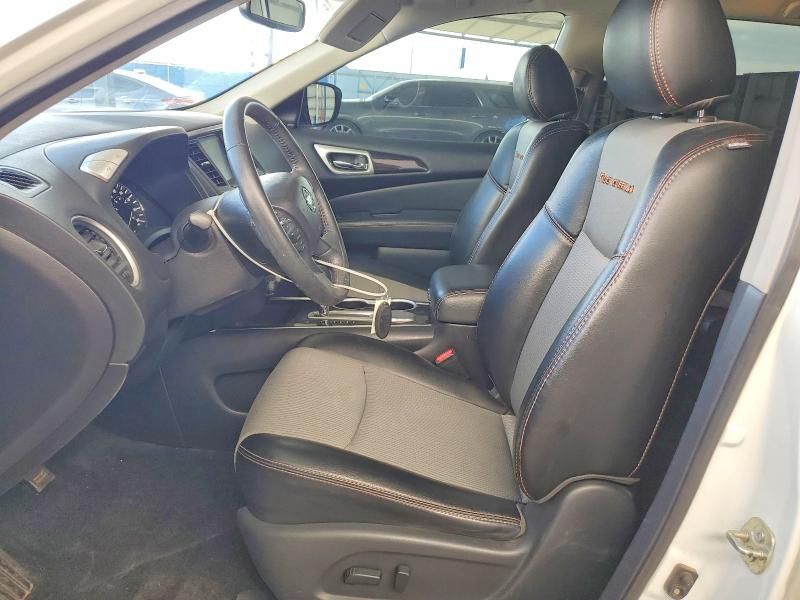 2020 Nissan Pathfinder sv