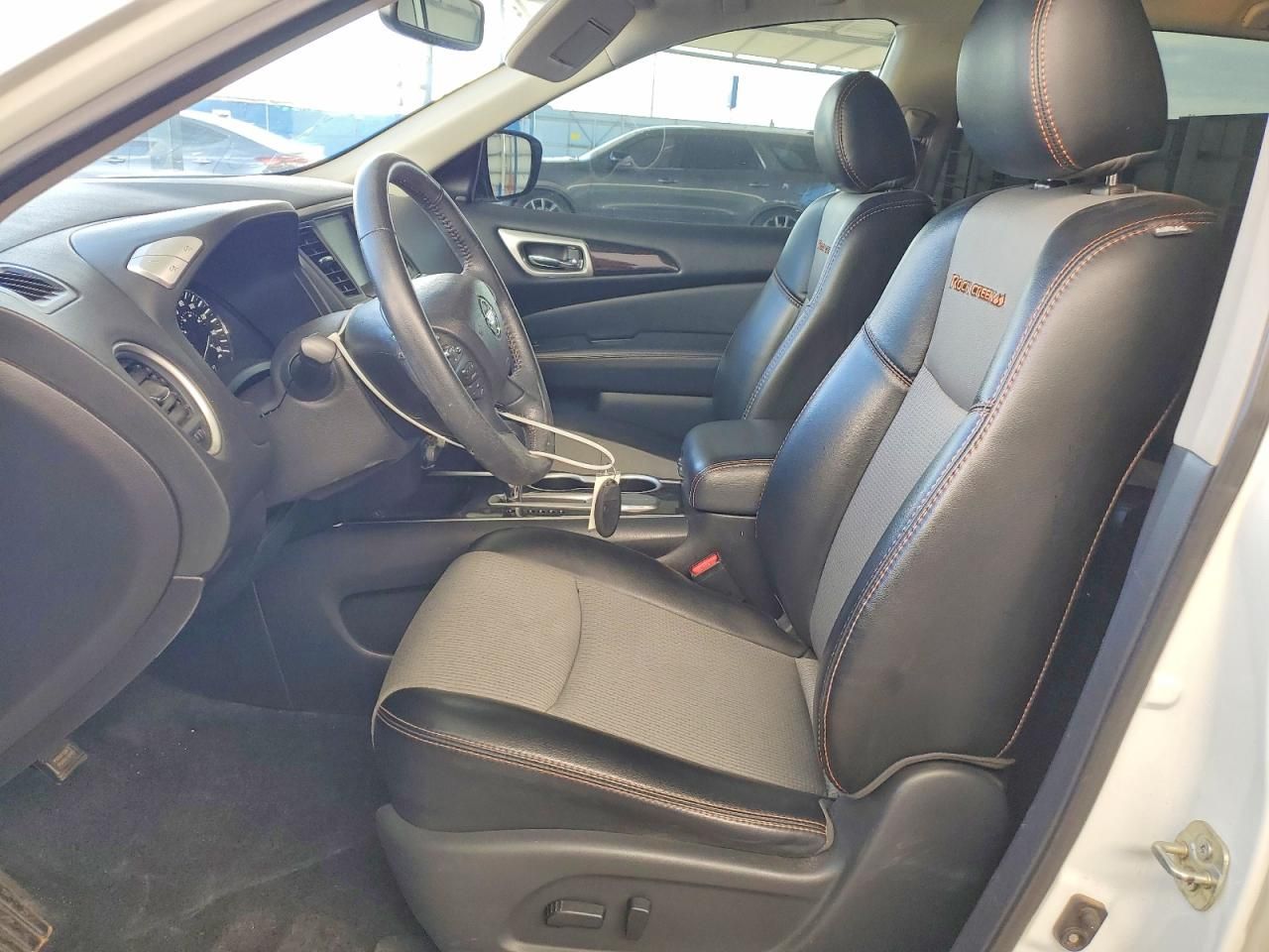 2020 Nissan Pathfinder sv