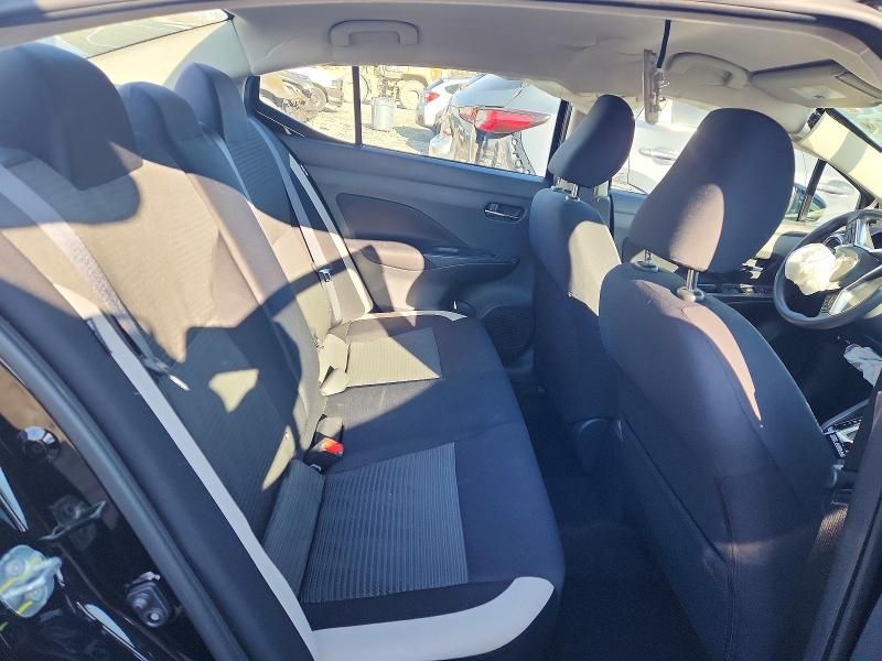 2022 Nissan Versa sv