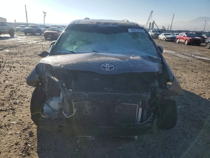 2013 Toyota Sienna le