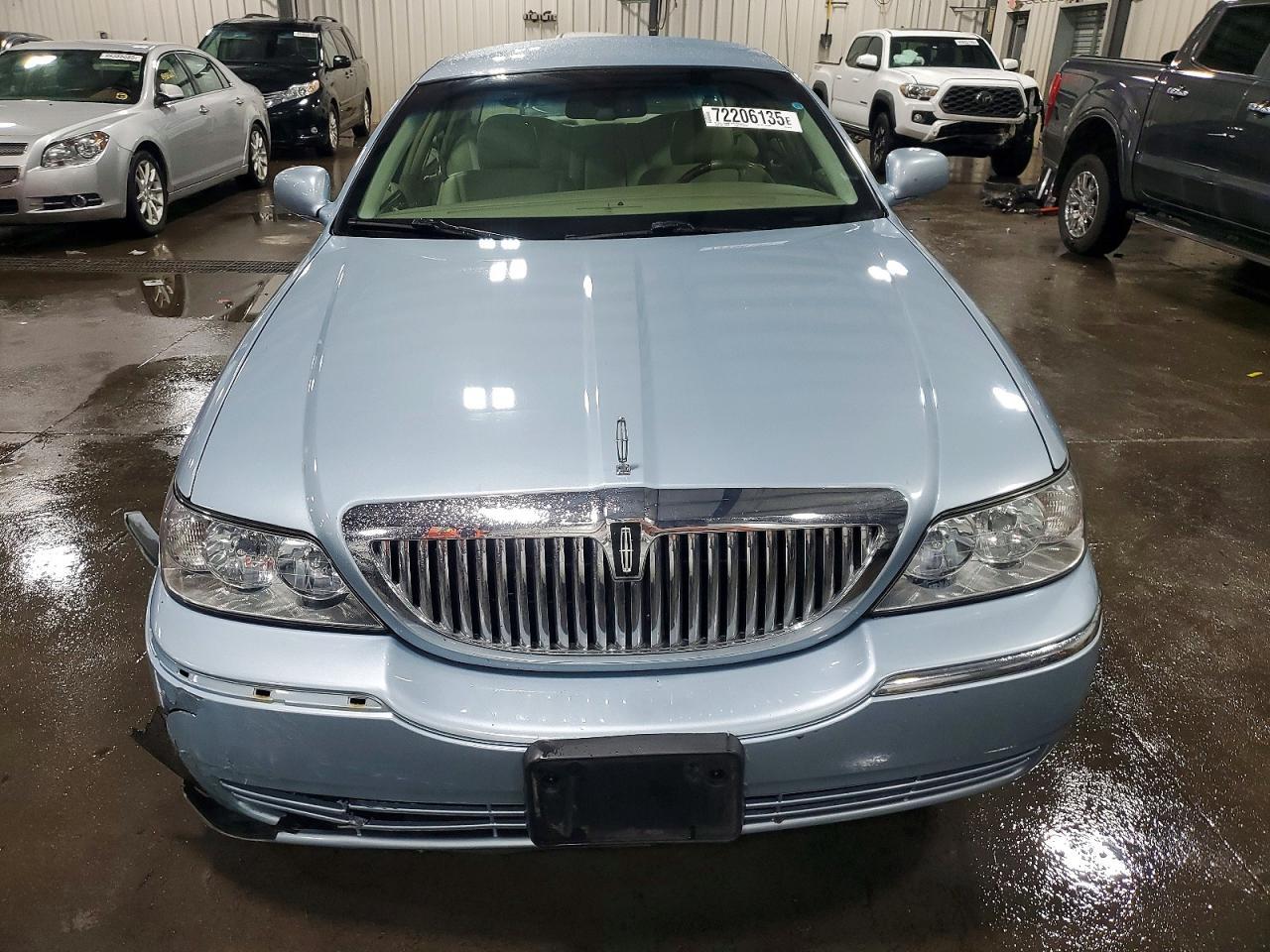 2009 Lincoln Town car Signature Limited