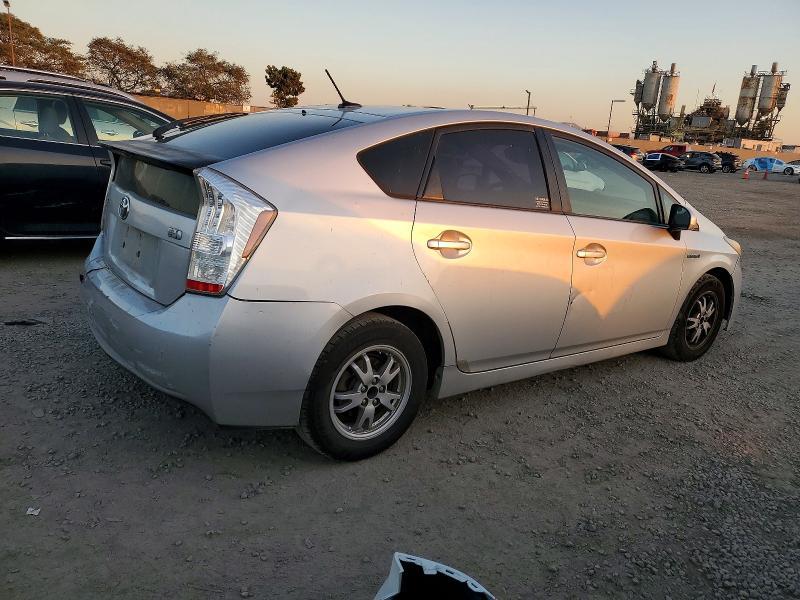 2010 Toyota Prius iii