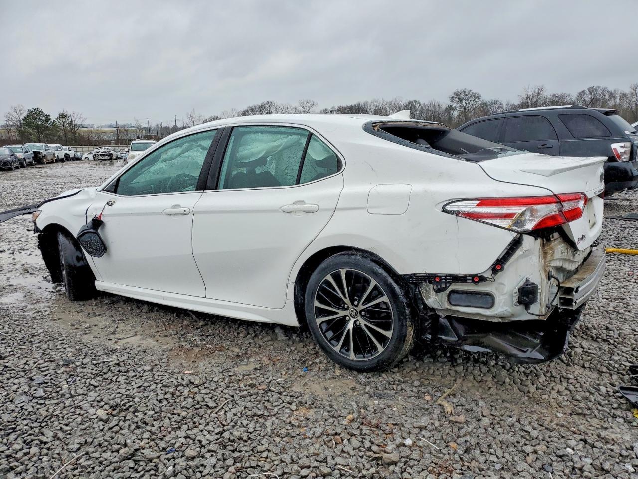 2020 Toyota Camry se