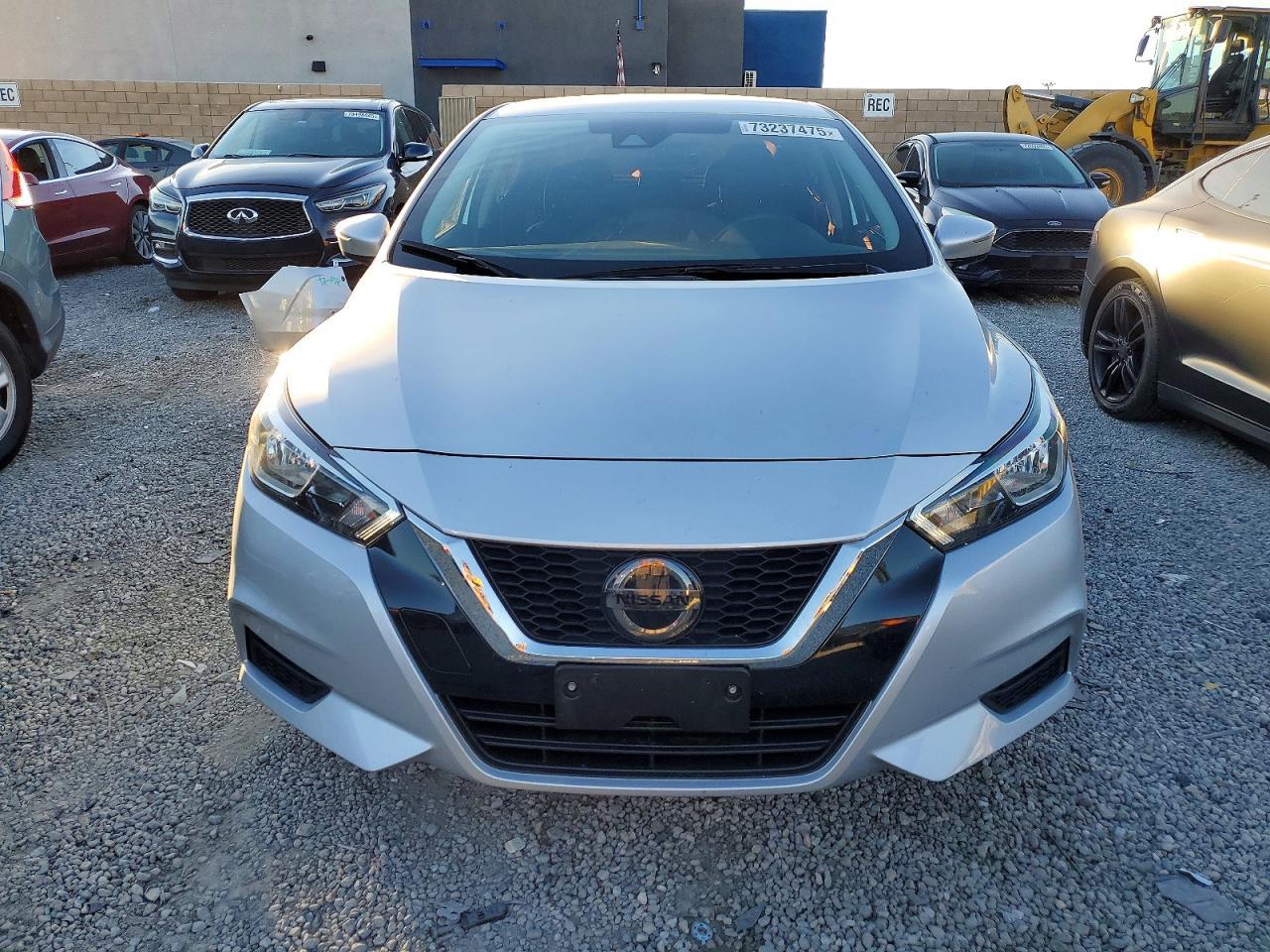 2021 Nissan Versa sv