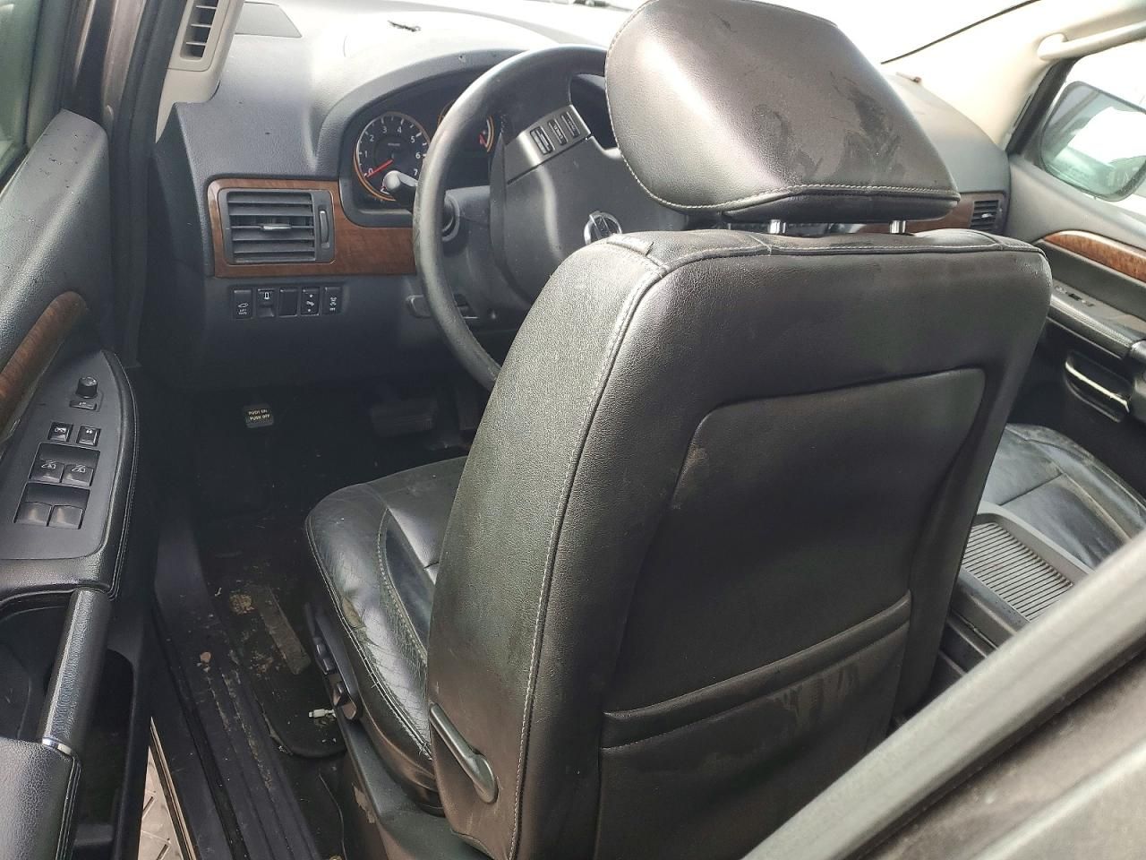 2011 Nissan Armada sv