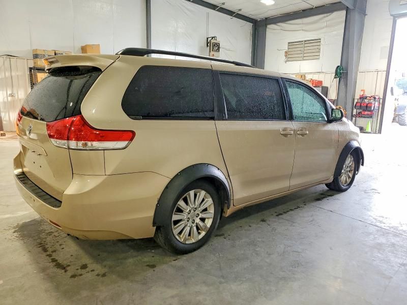 2011 Toyota Sienna le