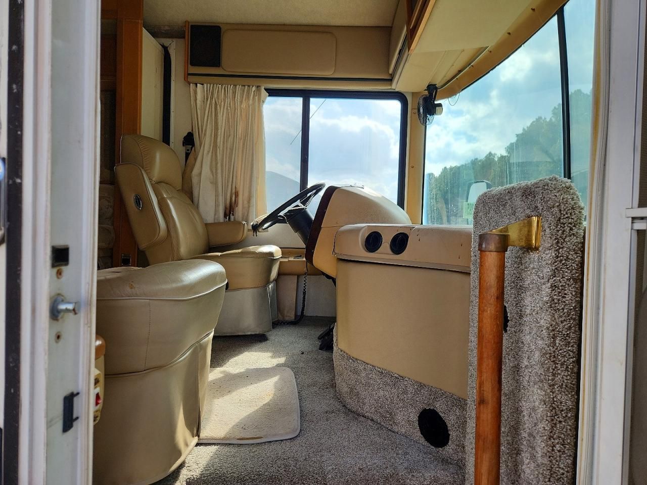 1998 Freightliner Chassis x Line Motor Home