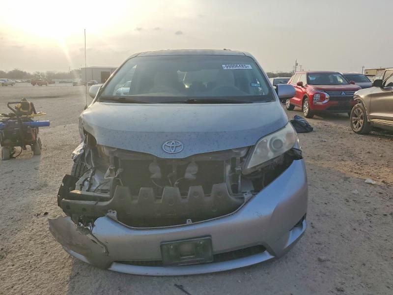 2012 Toyota Sienna le