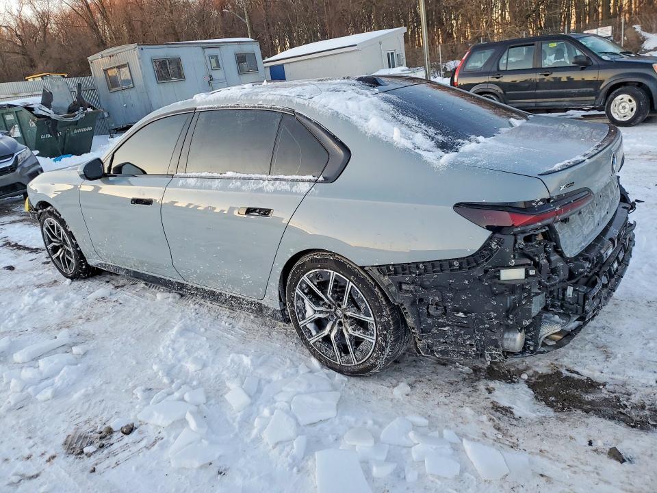 2025 BMW 760 xi