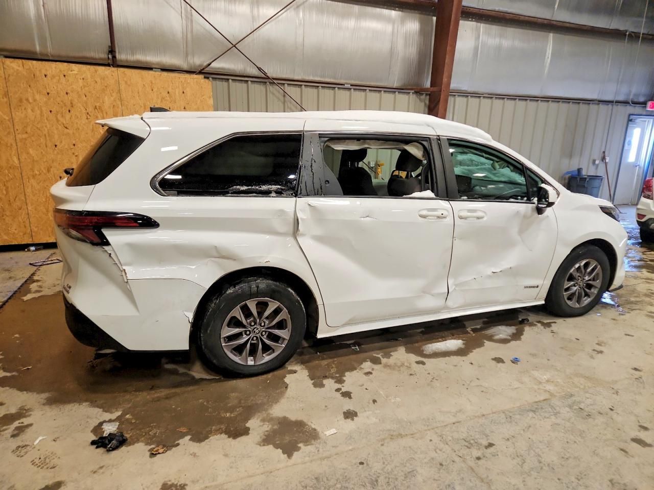 2021 Toyota Sienna le